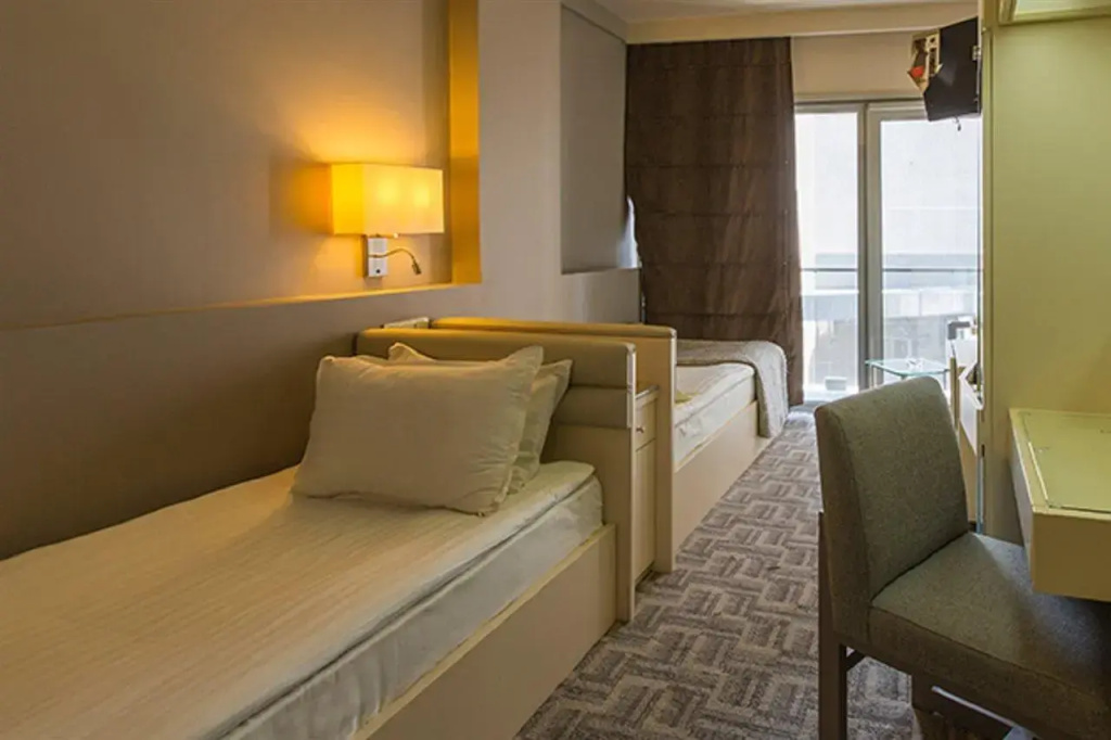 Отель Ramada by Wyndham Istanbul Pera