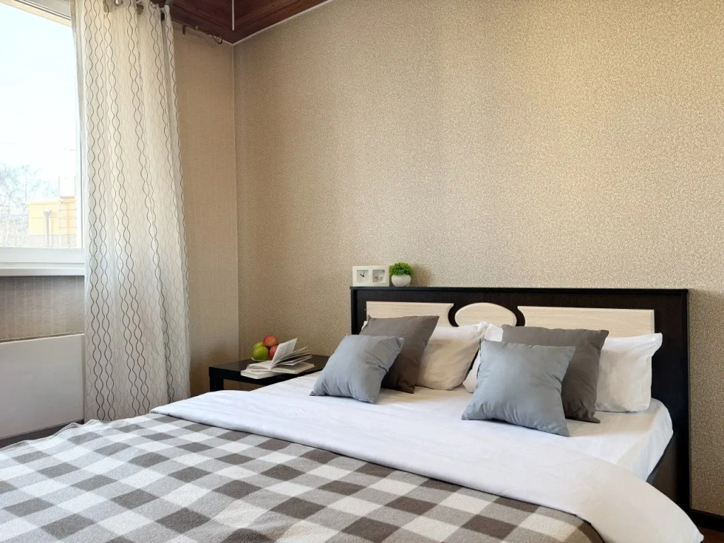 Квартира Konstantinov Apartments на Адриена Лежена