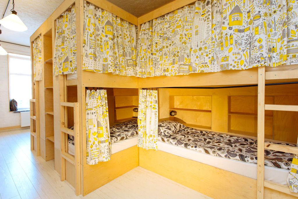 Комната на 6 человек. Пушкин стрит хостел екатеринбург. Стрит хостел. Хостел пушкин казань. Сити хостел новосибирск.