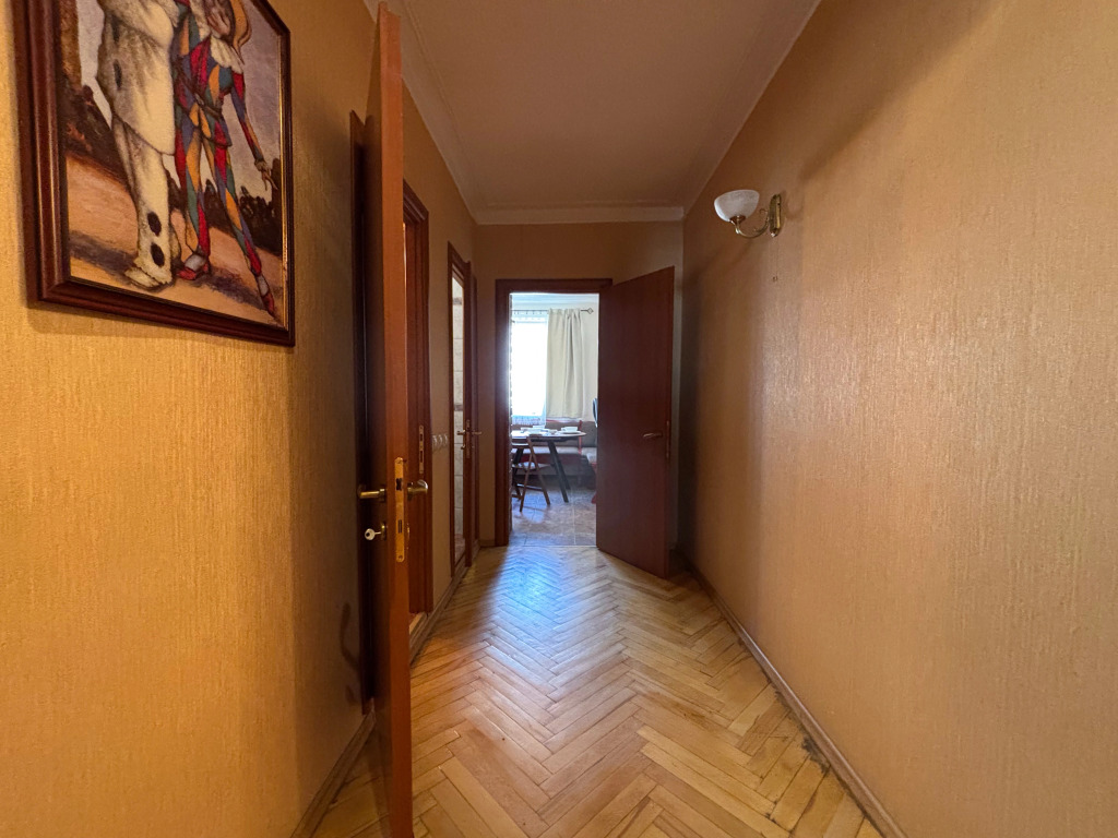 Квартира Винтажная 3-к у метро Озерная 72м2