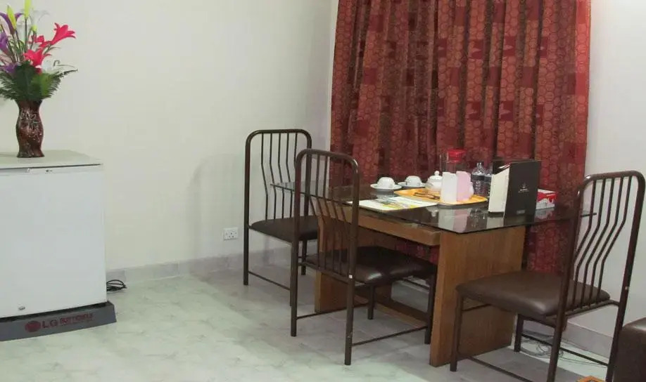 Отель Sel Nibash Hotel & Serviced Apartments