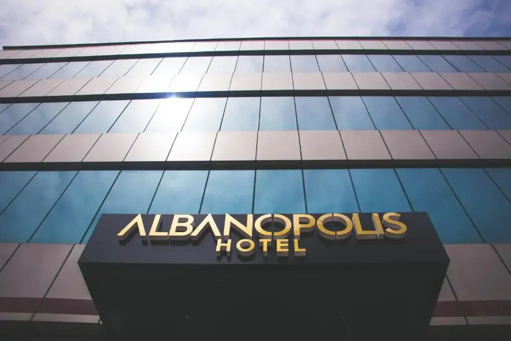 Отель Albanopolis
