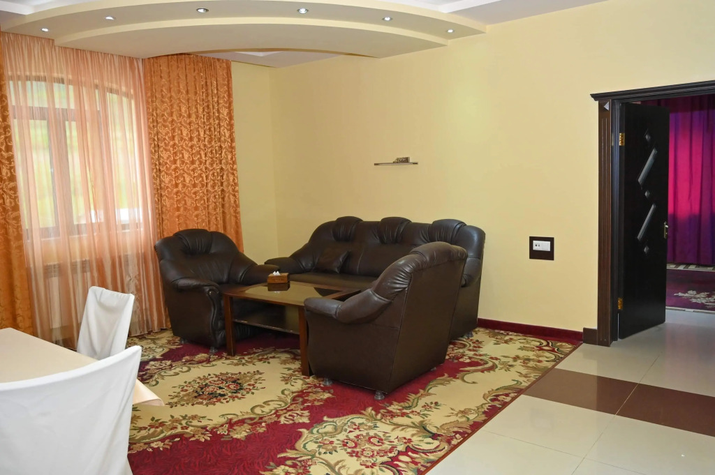 Mayisyan Kamurj Hotel