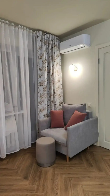 Квартира Стильная в центре Гатчины с парковкой и гардеробной