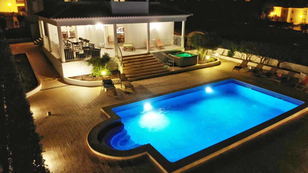 Sunset Villa by Laranjal Rentals