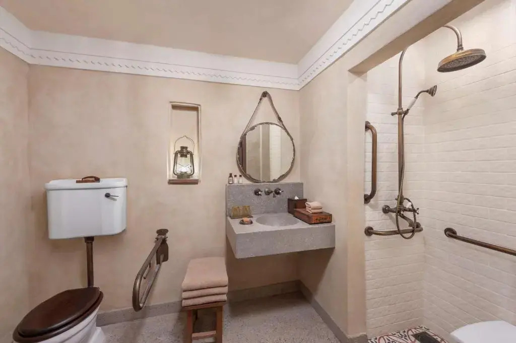 Al Seef Heritage Hotel Dubai, Curio Collection by Hilton
