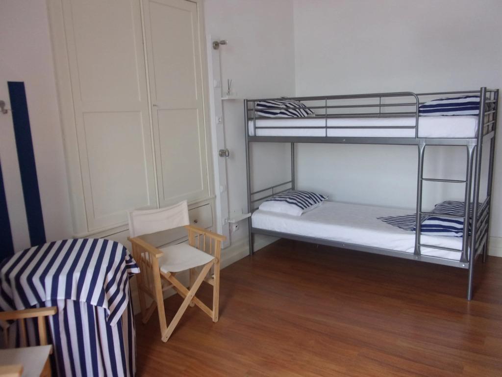 Hostel 402