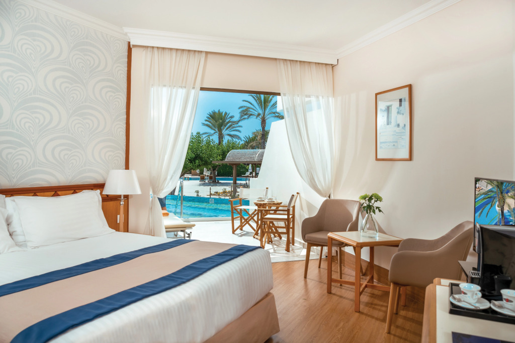 Отель Constantinou Bros Athena Beach