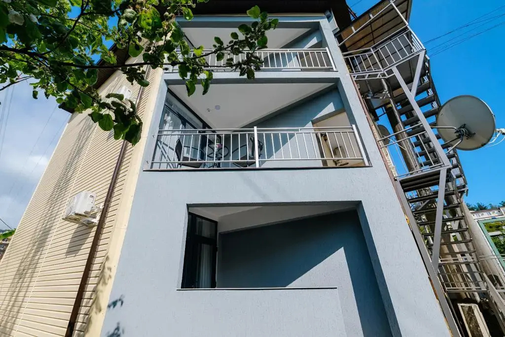 River House Apartments