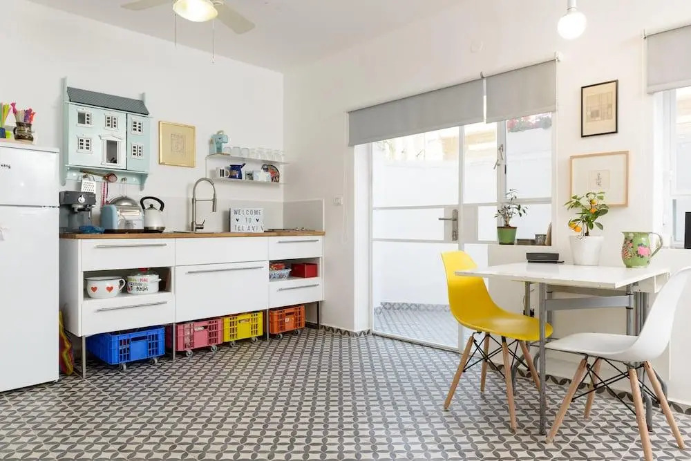 Апартаменты Vintage & Chic with Patio by FeelHome