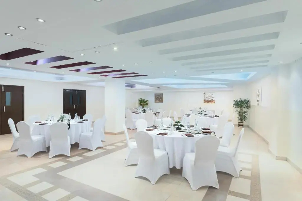 Отель Al Hail Waves Hotel Managed By Centara