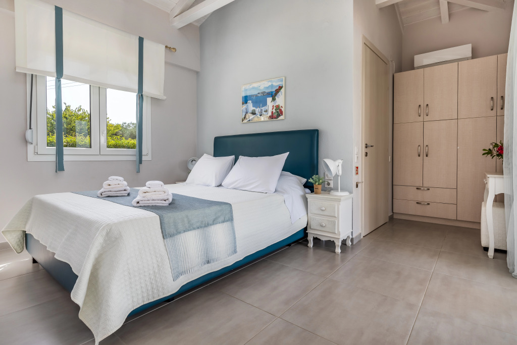 Luxury Villa with Private Pool in Skopelos, Ideal for Families, Villa Aelia by Kardous