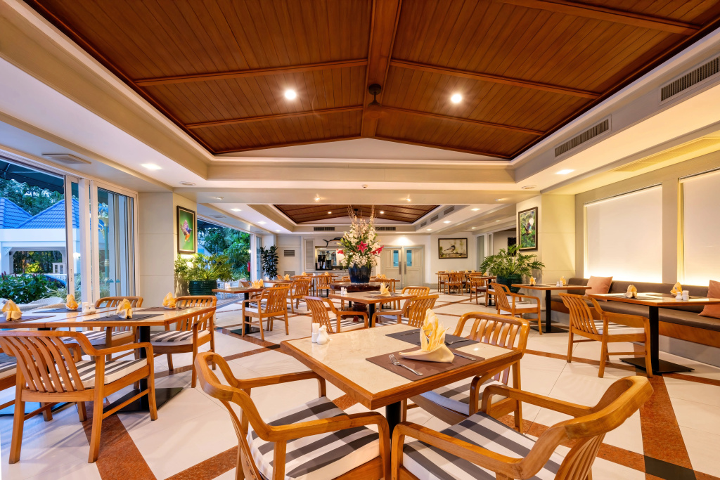 Andaman Beach Suites Hotel, Patong Phuket