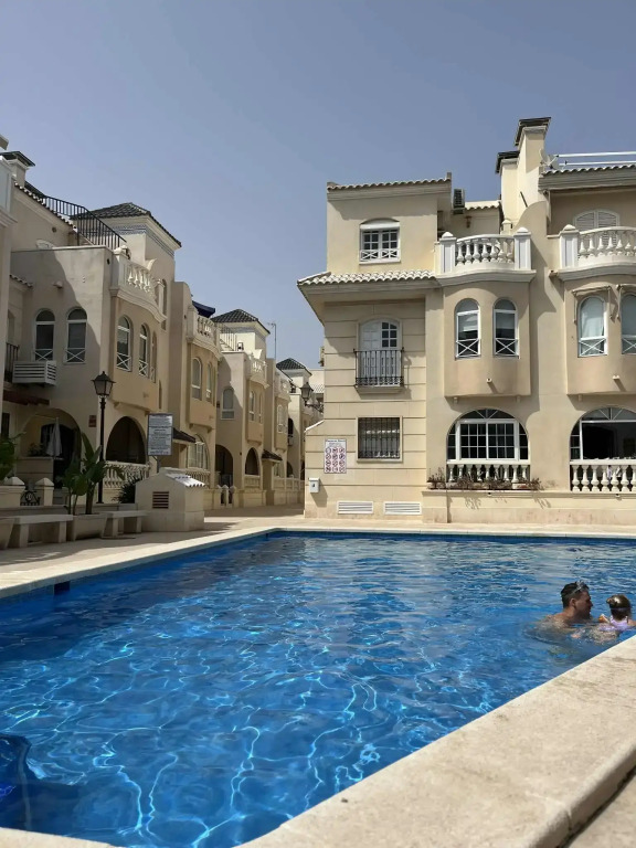 Duquesa Apartment