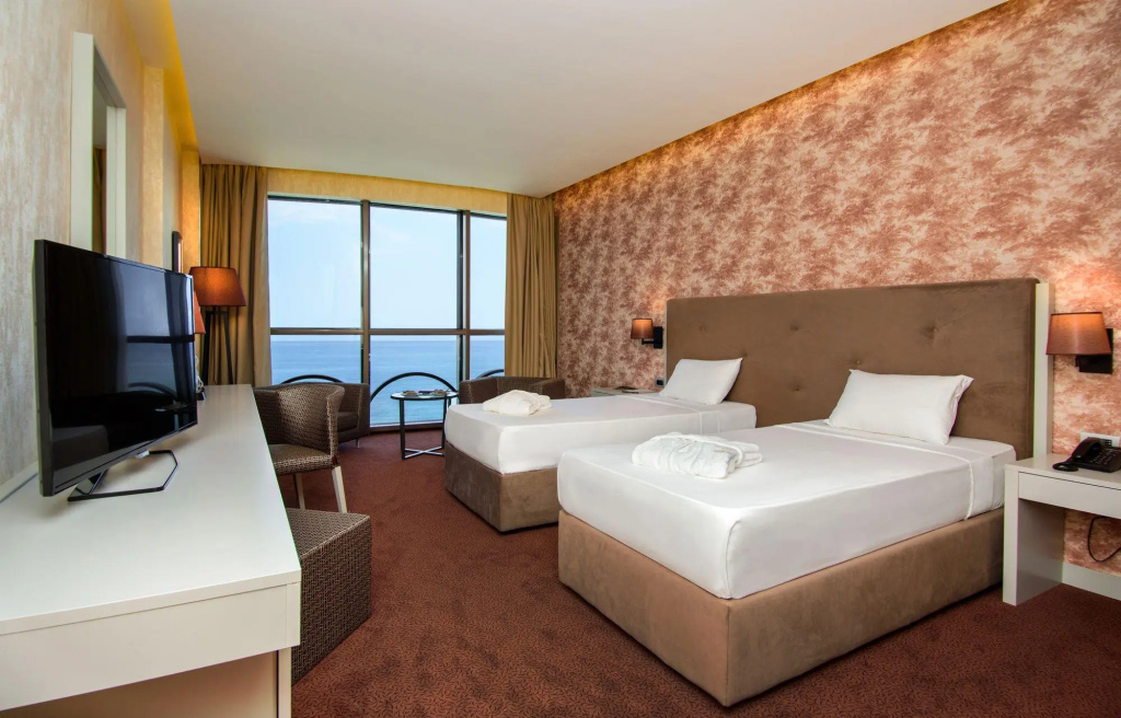 The Grand Gloria Hotel