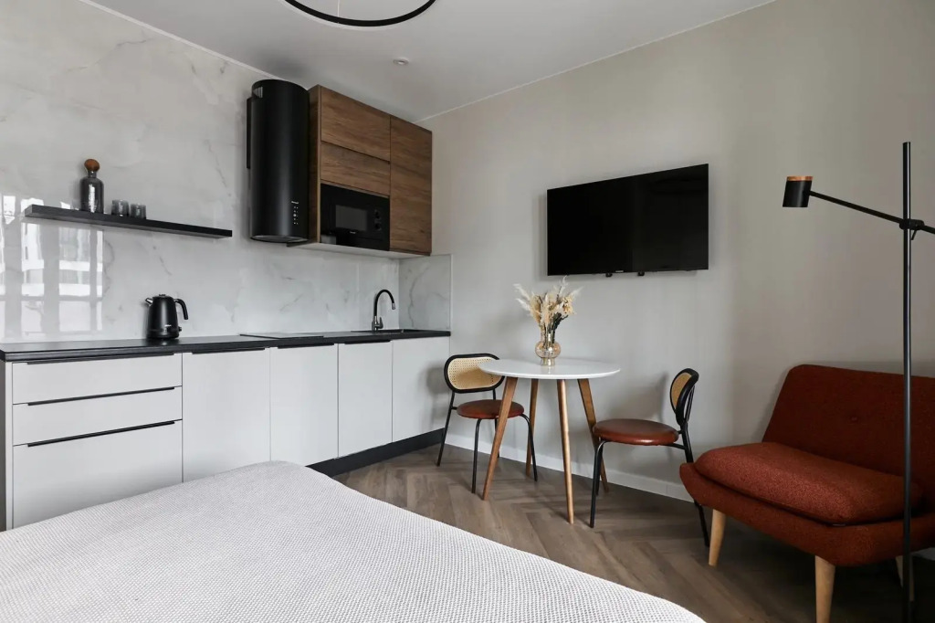 Apartment MyHomeYourHome на Бульваре Головнина 4