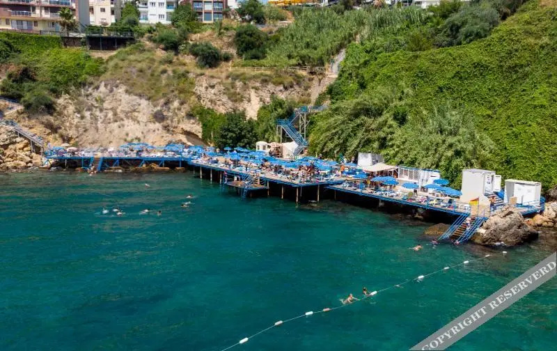 Pure Blanche Hotel