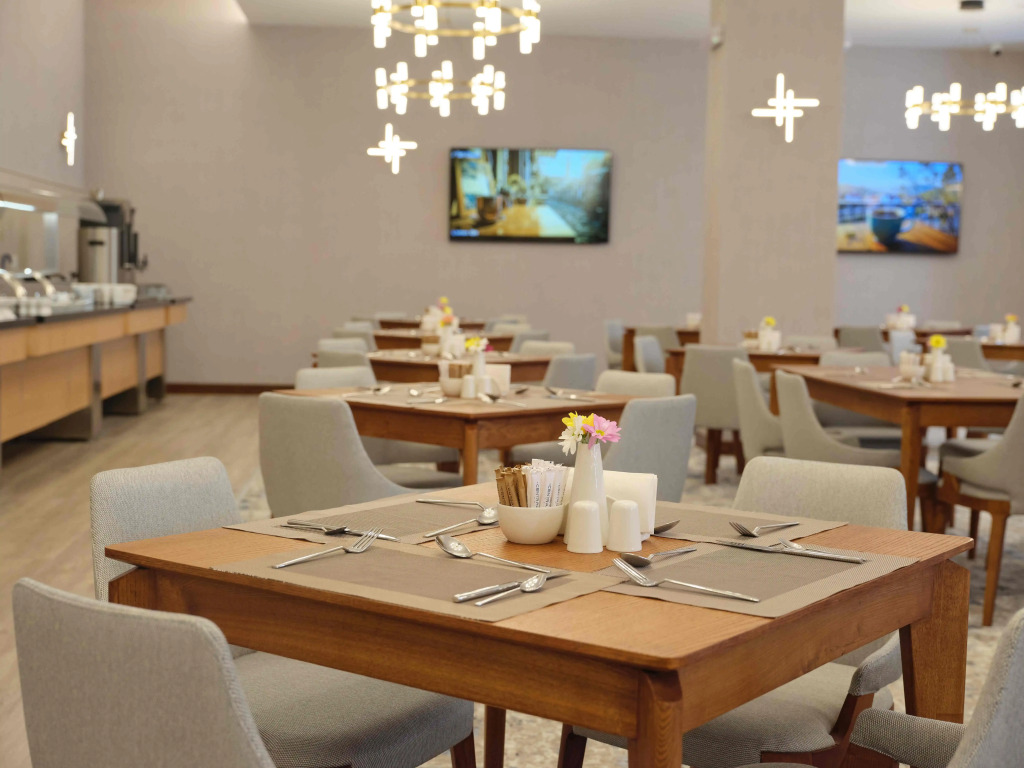 The Central Point Hotel Baku