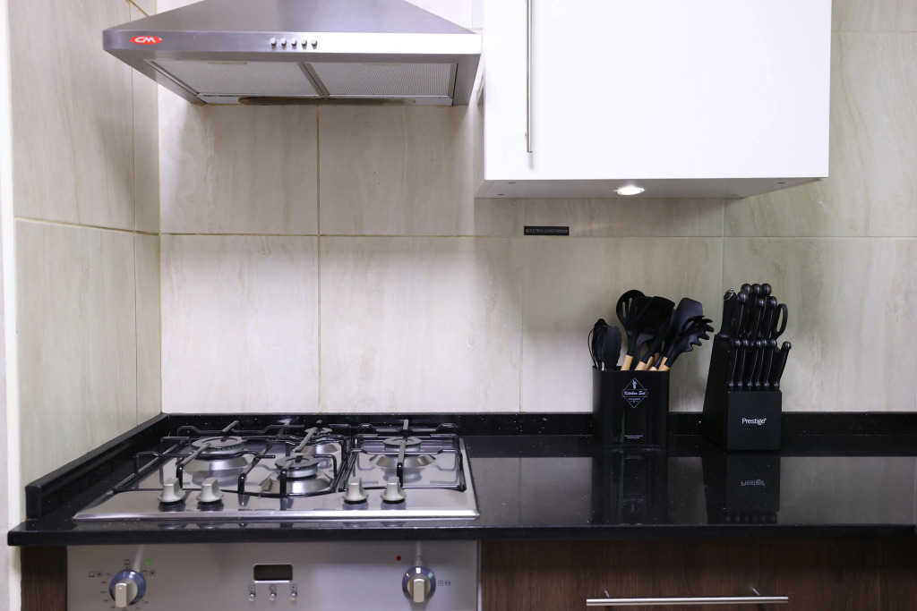 Elite LUX Holiday Homes - Spacious 1 BR Near Metro Station in Al Furjan Dubai