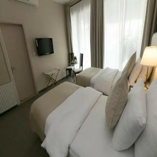 Отель The Conroy Boutique Hotel