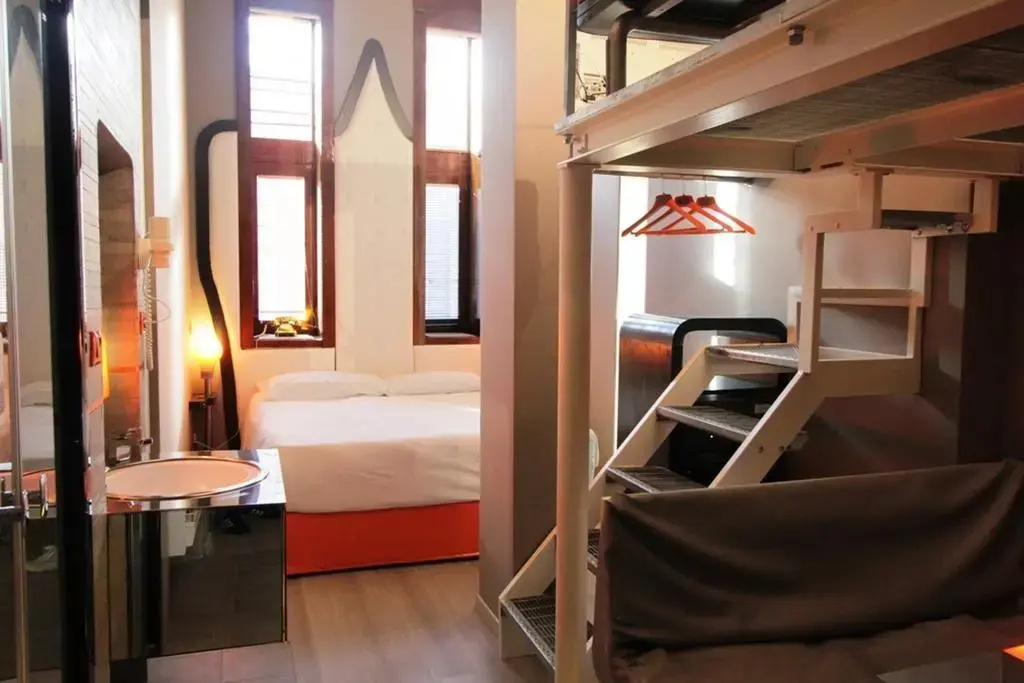 Orange Hotel