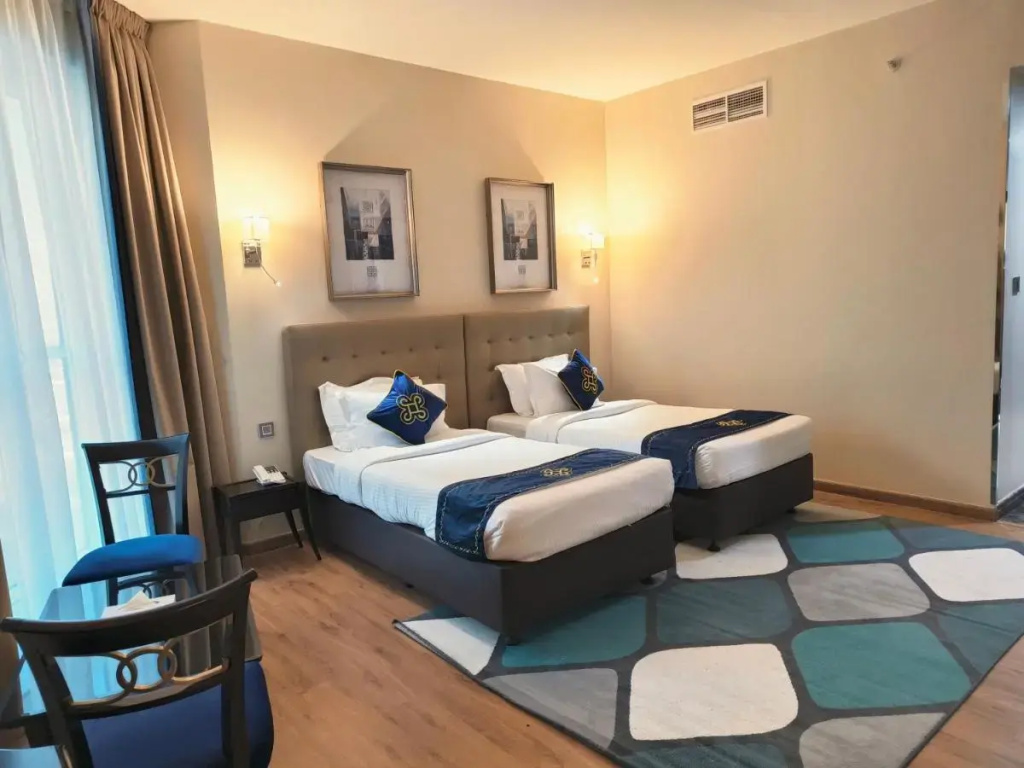 Отель Seven Seas Hotel