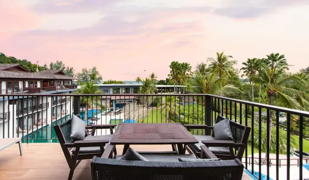 Отель Holiday Ao Nang Beach Resort Krabi