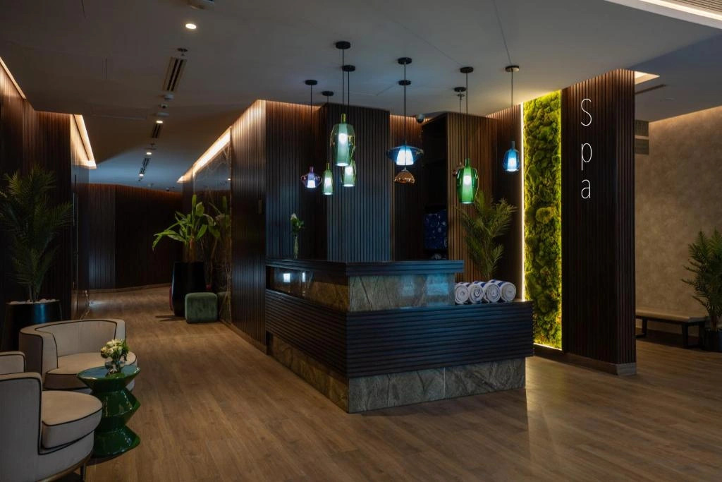 Отель Aura Suites Downtown