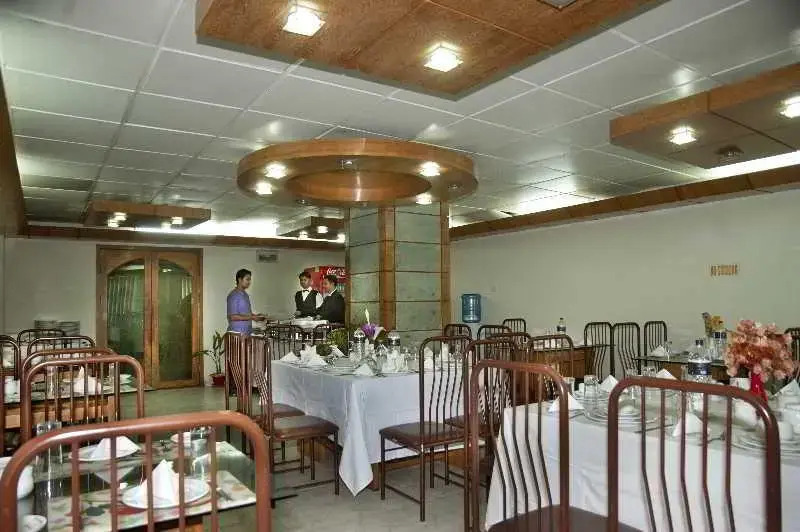 Отель Sel Nibash Hotel & Serviced Apartments