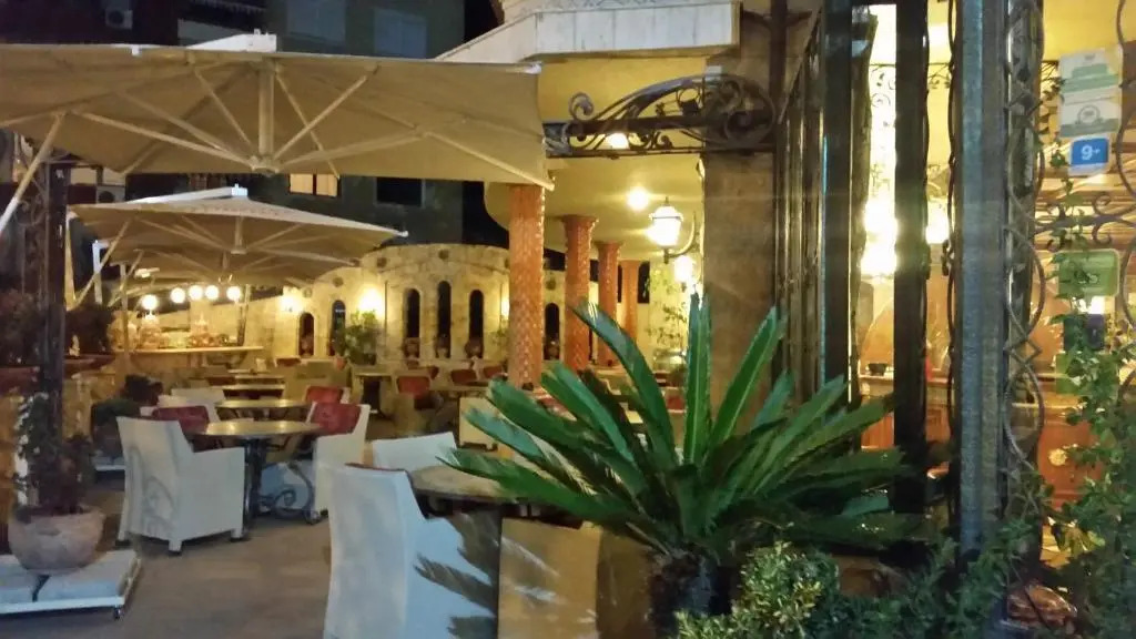 Dinasty Hotel