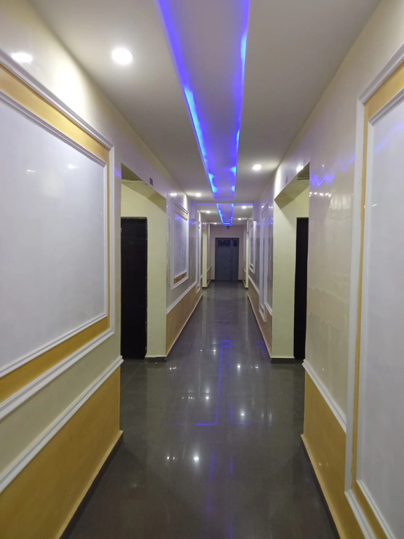 Отель Four Diamonds Suites