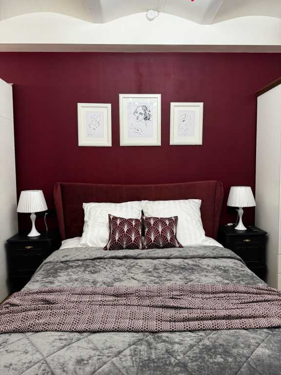Burgundy Flat