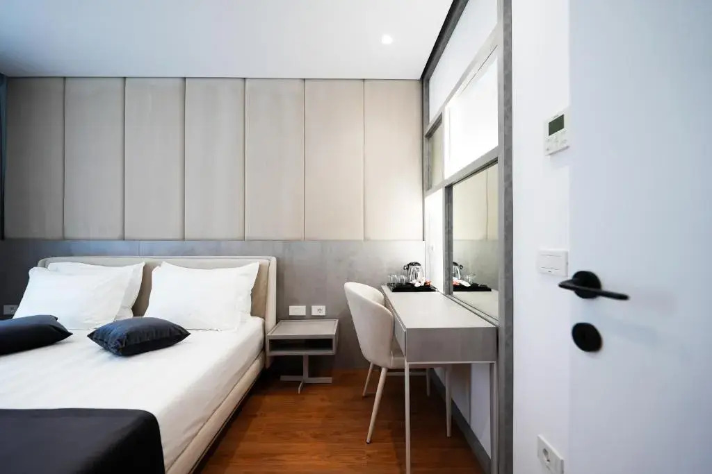 Отель Naos Luxury