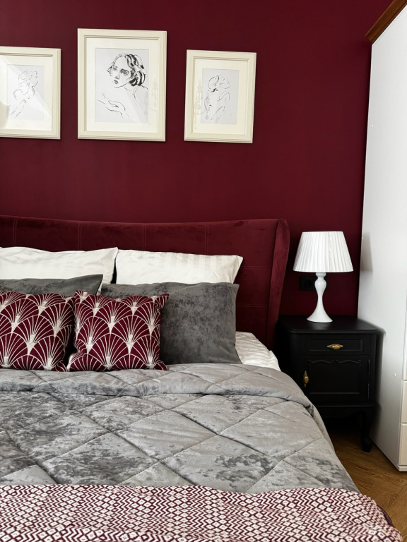 Burgundy Flat