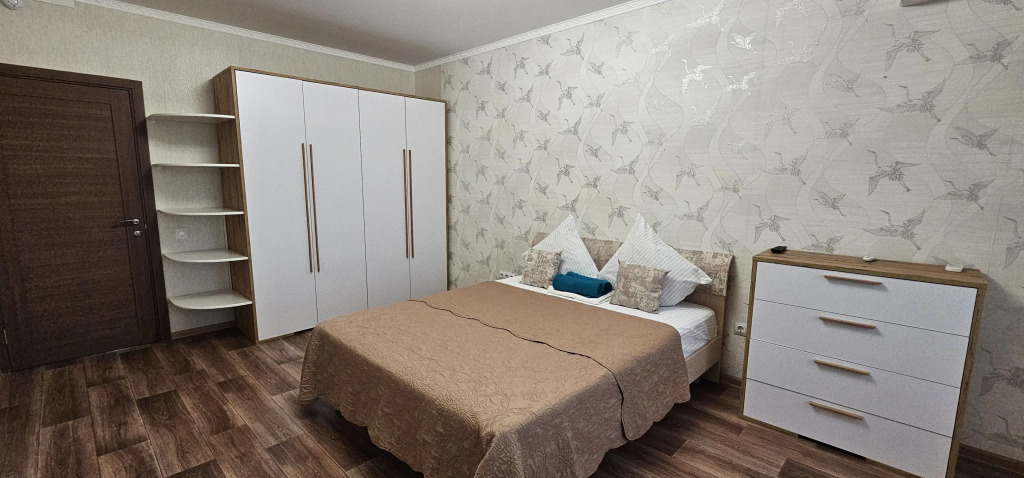 Квартира Трехкомнатные на Емлютина