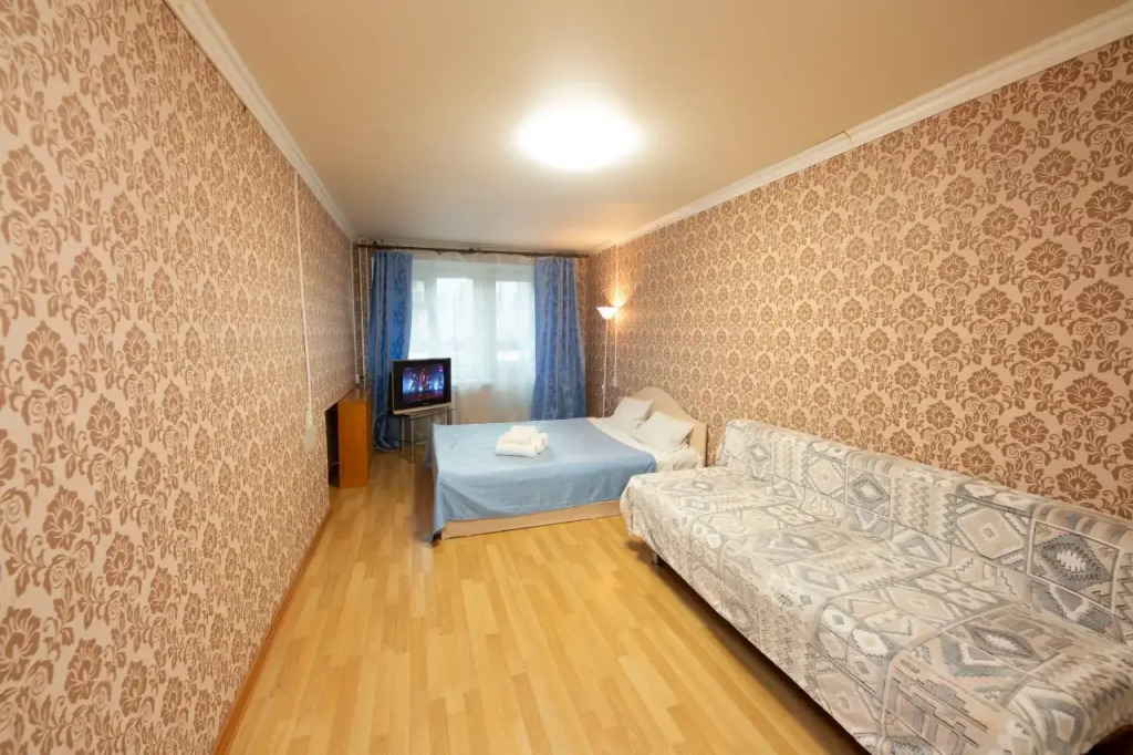 Квартира 2 комнатная квартира улица Республики 92