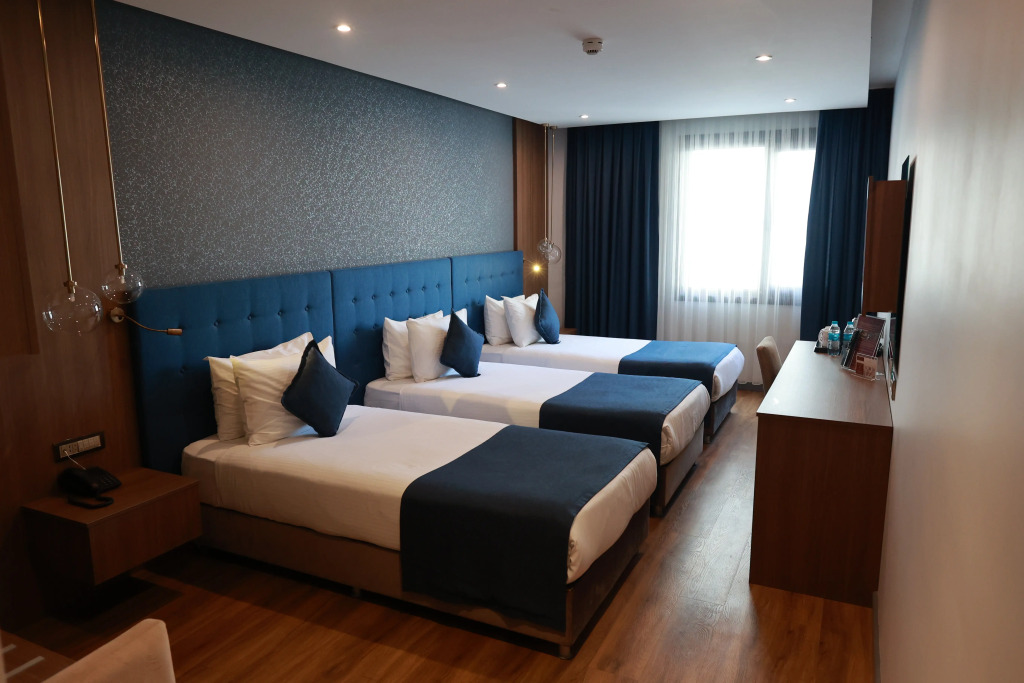 Revia Square Hotel