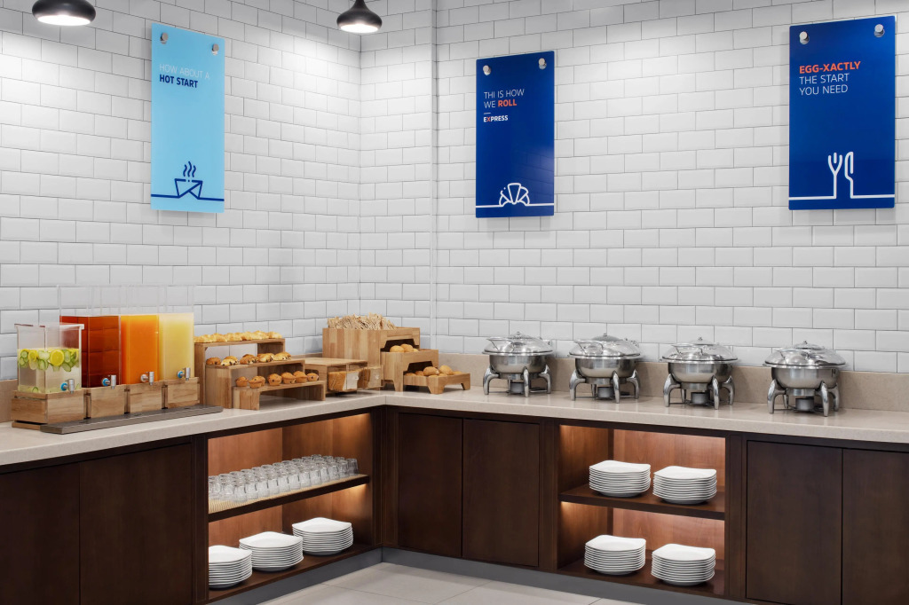 Holiday Inn Express Dubai Safa Park by IHG