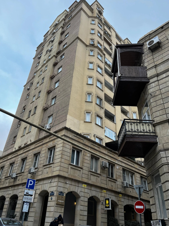 Апартаменты Flame Tower Views! Huge 3BR/2BA Central Baku