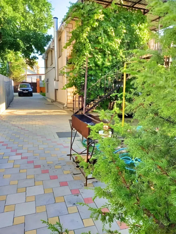 Частный Дом с Террасой и Качелей