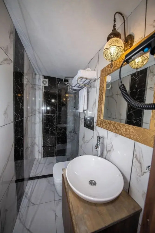 Rüstempaşa Kervansaray Hotel with Free Parking
