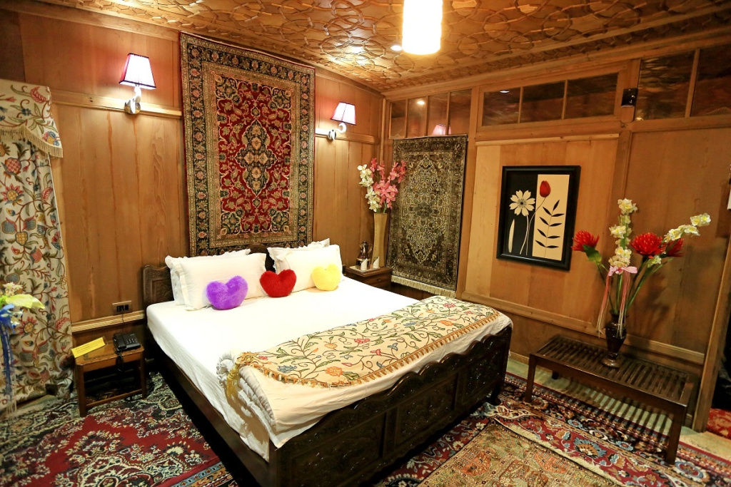 Отель Kings Paradise Houseboat