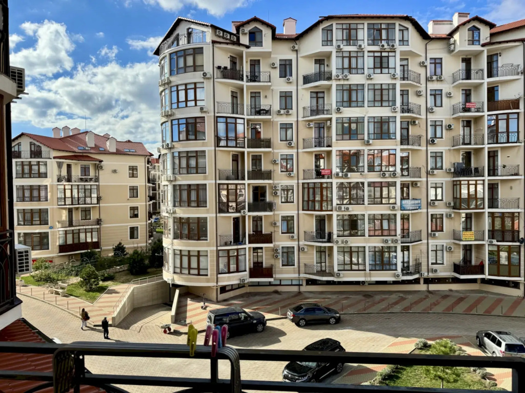 Квартира 121 с балконом в ЖК Черноморский Толстый мыс
