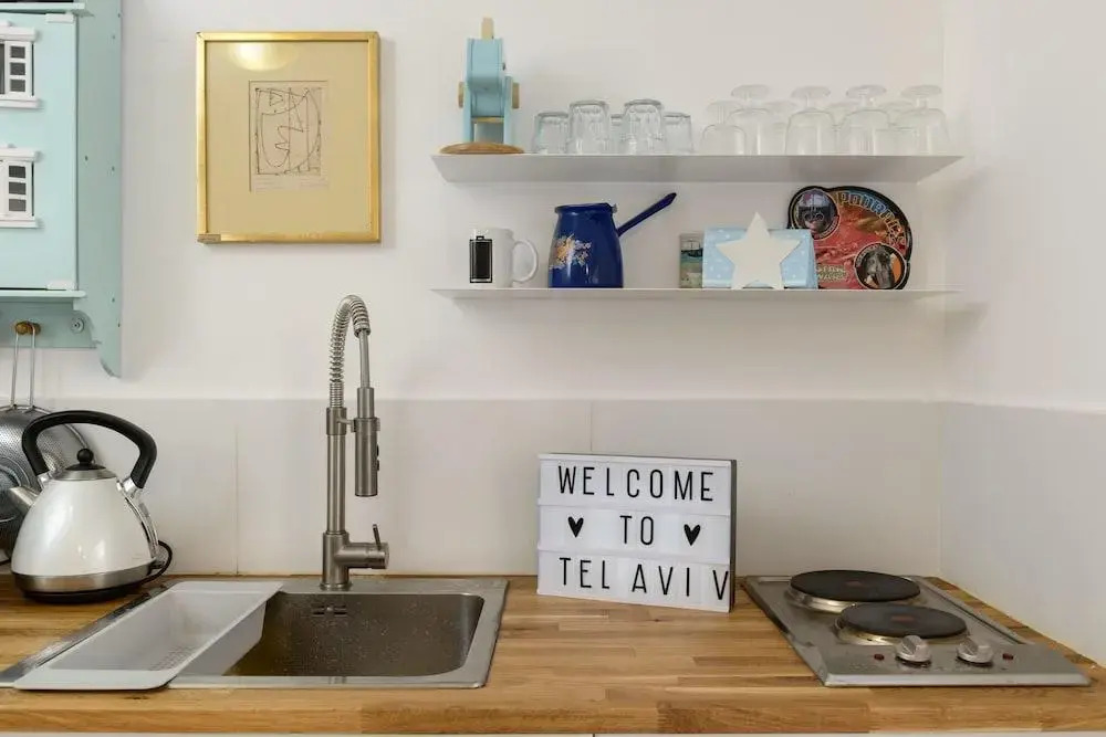 Апартаменты Vintage & Chic with Patio by FeelHome