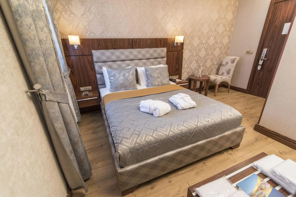 MidMar Deluxe Hotel