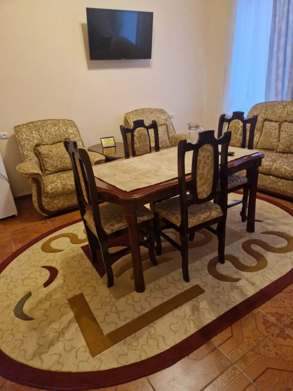 Отель Дина