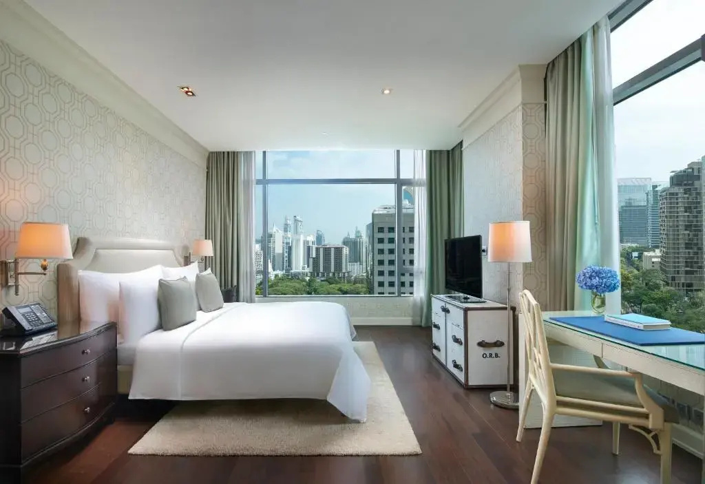Отель Oriental Residence Bangkok