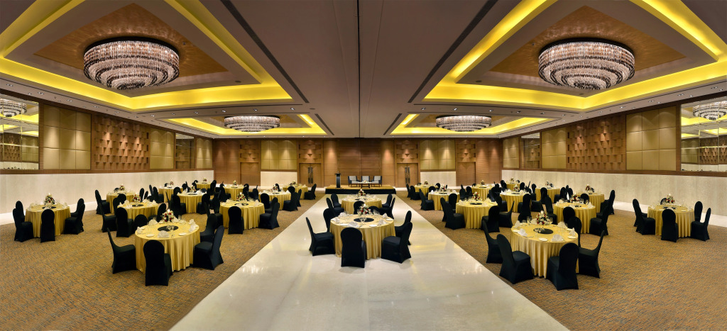 Отель The Lalit Chandigarh
