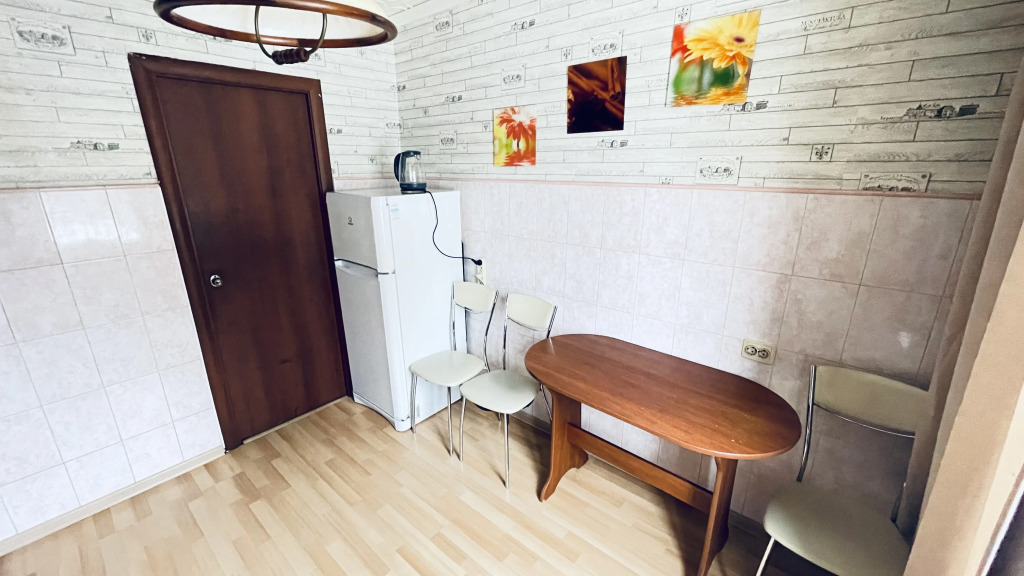 Tryohkomnatnye na Proletarskom Prospekte 17 Apartments