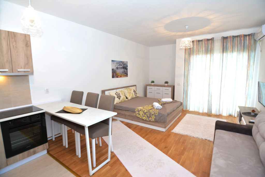 Jacek Apartments